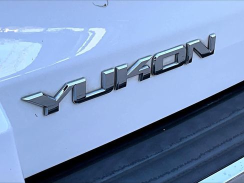 Used 2016 GMC Yukon Denali image 32