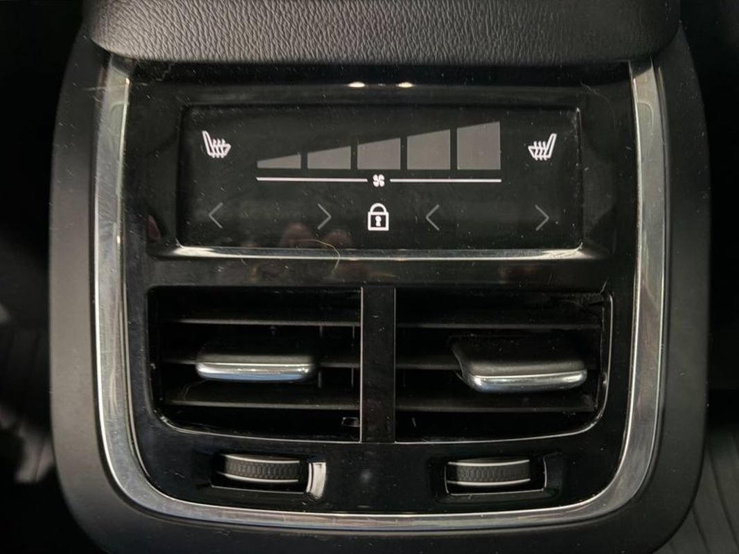Used 2019 Volvo XC90 T5 Momentum w/ Multimedia Package AWD/4WD image 13