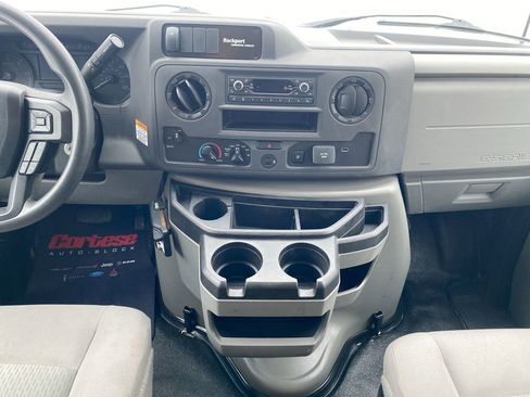 Used 2025 Ford E-450 and Econoline 450 Super Duty w/ Interior Upgrade Package RWD image 19
