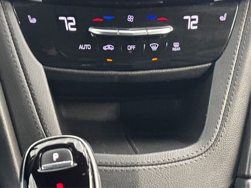 Used 2021 Cadillac XT6 Sport w/ LPO, ONYX Package image 39