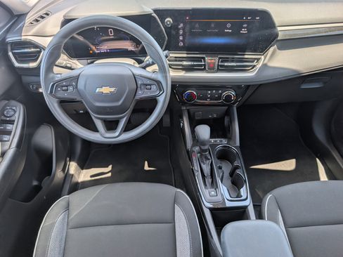 Used 2025 Chevrolet TrailBlazer LT AWD/4WD image 6