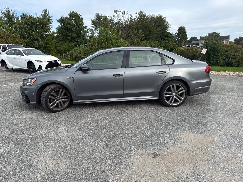 Used 2018 Volkswagen Passat 2.0T R-Line FWD image 9
