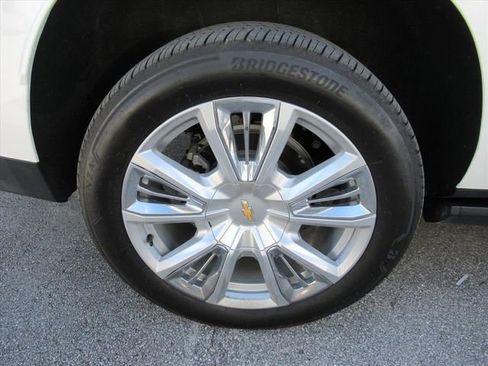 Used 2024 Chevrolet Suburban High Country w/ Advanced Technology Package image 5