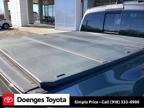 Used 2018 Toyota Tacoma Limited image 11