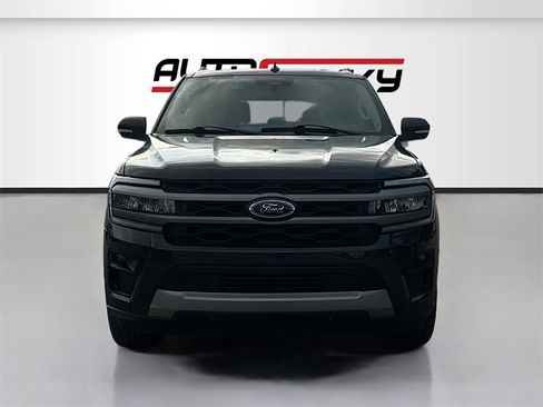 Used 2023 Ford Expedition Max XLT image 2