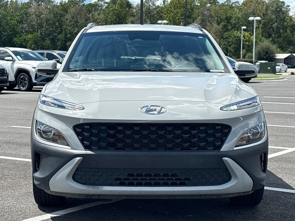 Used 2022 Hyundai Kona SEL w/ Convenience Package FWD image 2