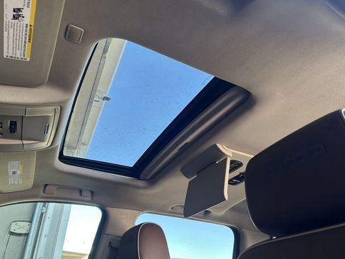 Used 2017 Chevrolet Silverado 1500 High Country image 11