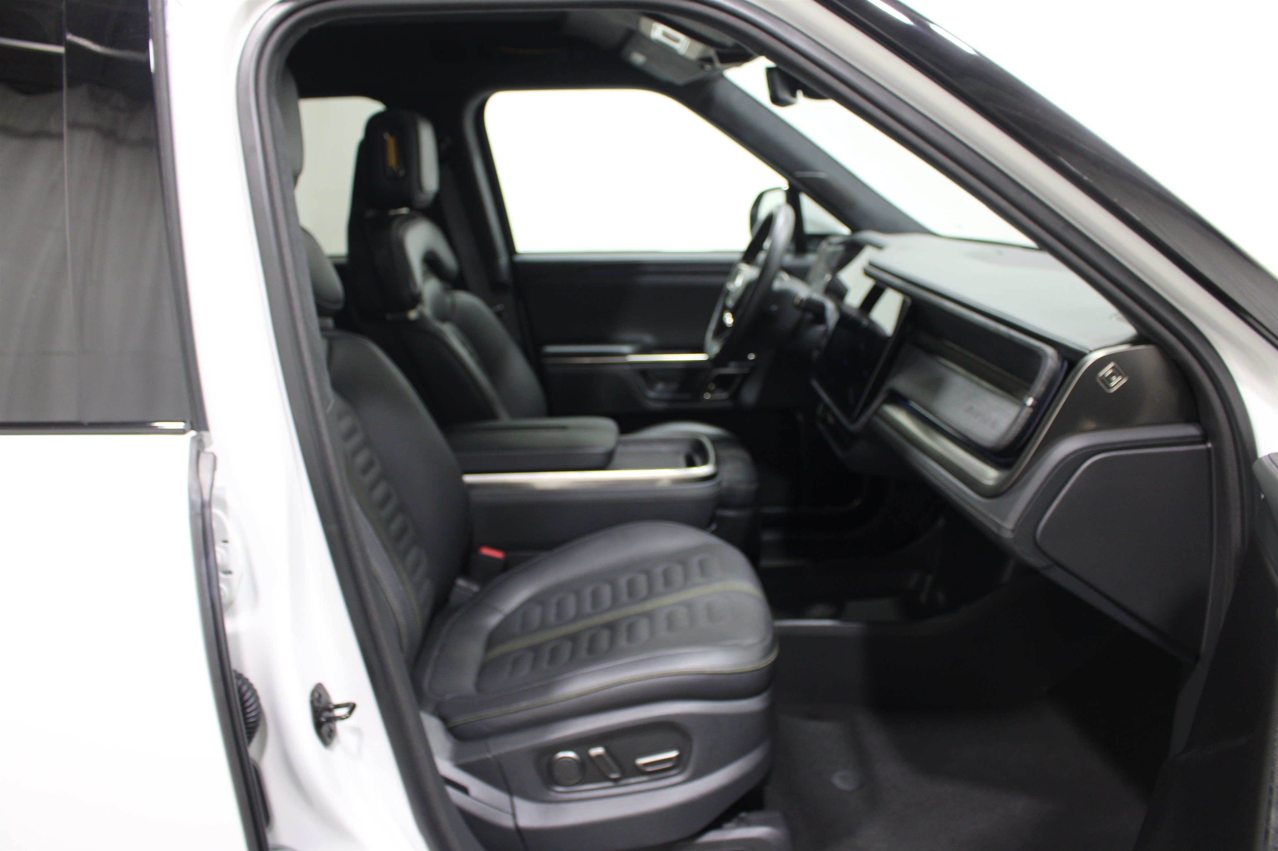 Used 2024 Rivian R1S Adventure Quad AWD/4WD image 24