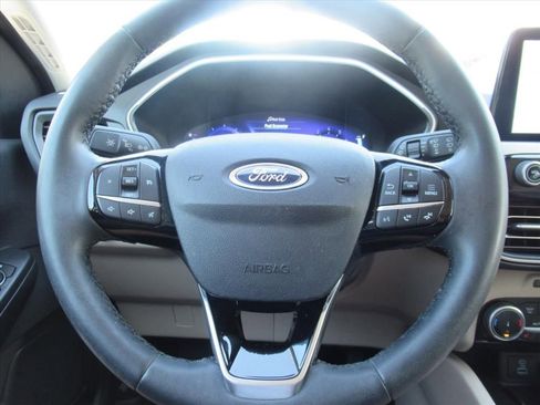 Used 2022 Ford Escape SEL w/ Technology Package FWD image 21