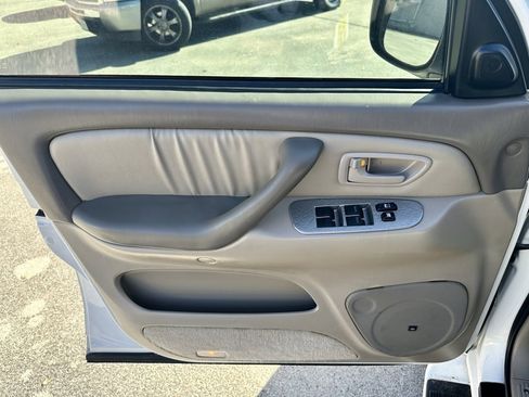 Used 2006 Toyota Sequoia Limited image 30