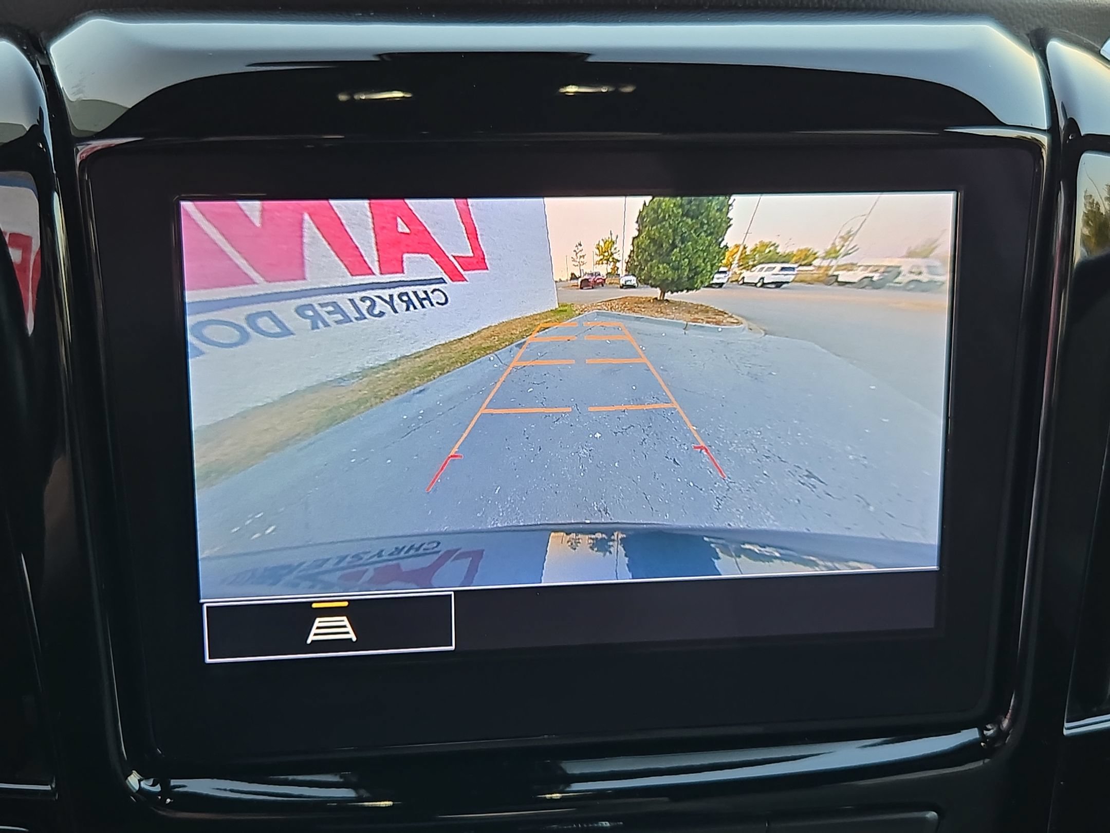 Used 2022 Chevrolet Traverse LT FWD image 30