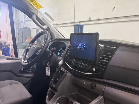 Used 2024 Ford Transit 350 XLT RWD image 4