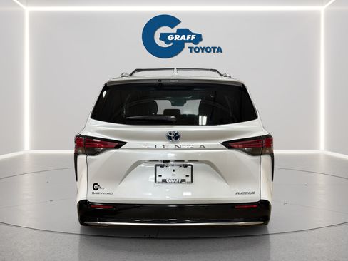 Used 2025 Toyota Sienna Platinum AWD/4WD image 9