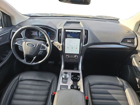 Used 2024 Ford Edge SEL image 9