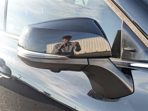 Used 2023 Toyota Highlander Platinum image 12