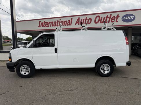 Used 2021 Chevrolet Express 3500 w/ Driver Convenience Package RWD image 1
