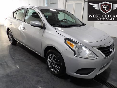 Used 2019 Nissan Versa SV image 1