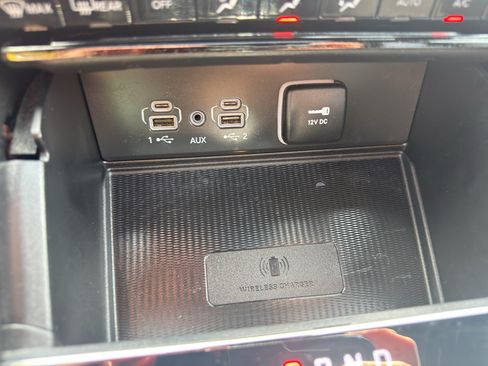 Used 2024 Jeep Grand Cherokee L Altitude AWD/4WD image 19