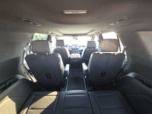 Used 2024 Chevrolet Tahoe Z71 w/ Luxury Package AWD/4WD image 15