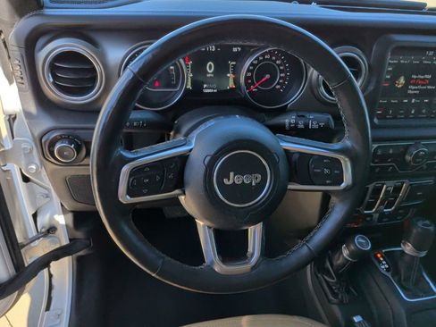 Used 2018 Jeep Wrangler Unlimited Rubicon image 16