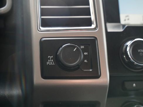 Used 2017 Ford F250 Lariat w/ Chrome Package image 39