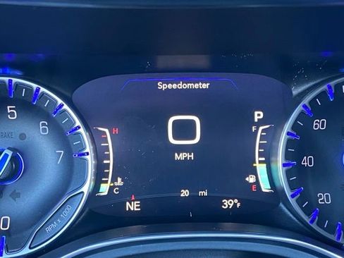 New 2026 Chrysler Pacifica Limited w/ Uconnect Theater Family Group image 21