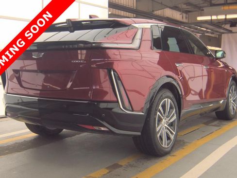 Used 2024 Cadillac Lyriq Luxury w/ LPO, Floor Liner Package AWD/4WD image 3