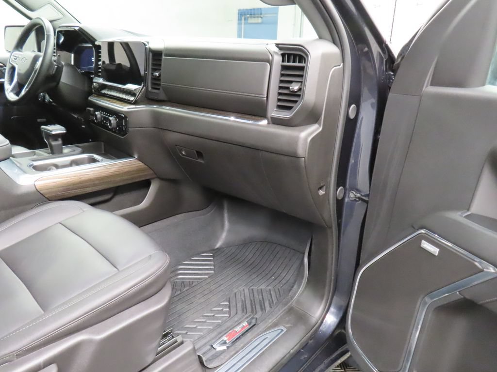Used 2024 Chevrolet Silverado 1500 RST AWD/4WD image 34