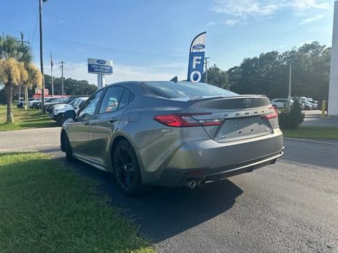 Used 2025 Toyota Camry SE FWD image 6