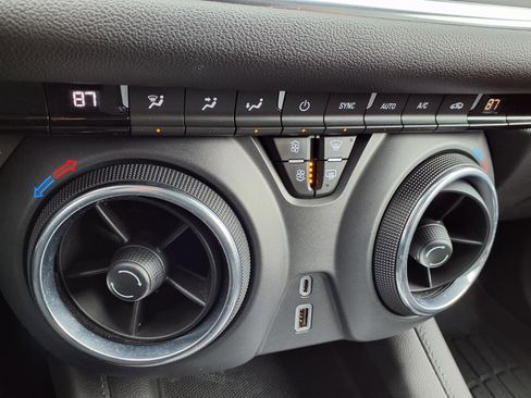 Used 2021 Chevrolet Blazer LT image 6