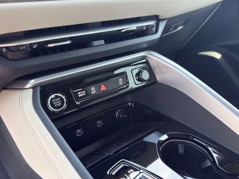 Used 2025 Audi Q5 Premium Plus w/ Premium Plus AWD/4WD image 13
