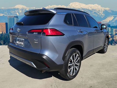 Used 2023 Toyota Corolla Cross XLE image 10