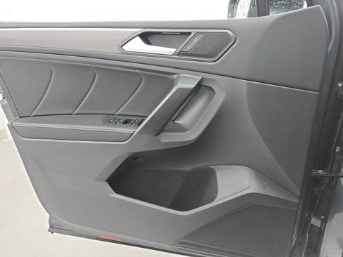 Certified 2023 Volkswagen Tiguan SE R-Line image 27