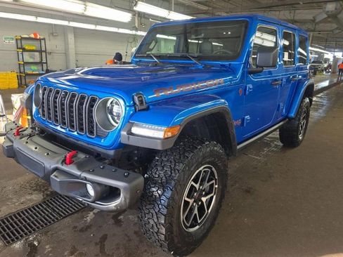 Used 2025 Jeep Wrangler Unlimited Rubicon image 2