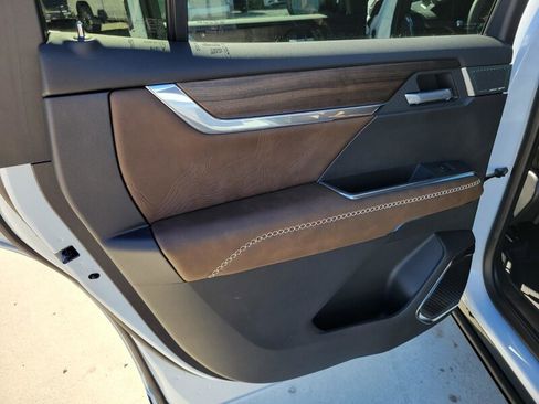 New 2026 GMC Acadia Denali Ultimate w/ LPO, Floor Liner Package FWD image 32