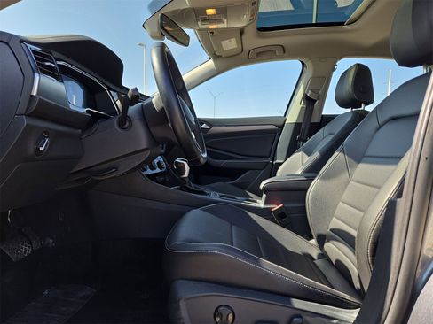 Used 2024 Volkswagen Jetta SE image 16