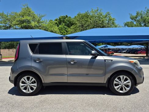 Used 2016 Kia Soul + FWD image 2