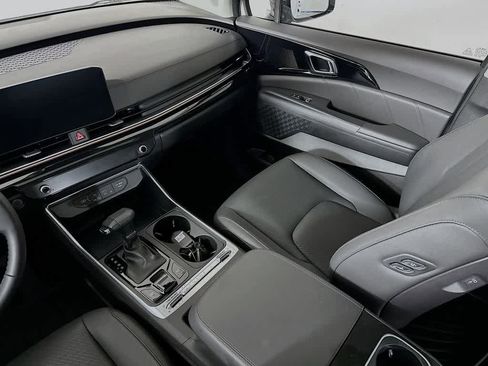 Used 2025 Kia Carnival SX Prestige FWD image 11