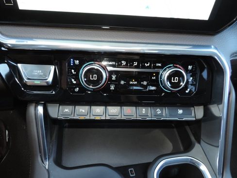 Used 2024 GMC Sierra 1500 Denali AWD/4WD image 29