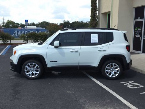 Used 2016 Jeep Renegade Latitude FWD image 8