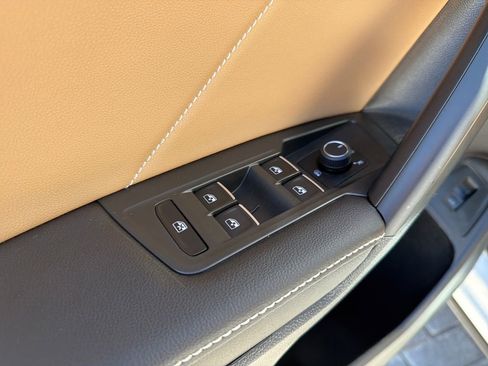 Certified 2024 Volkswagen Tiguan SE image 13