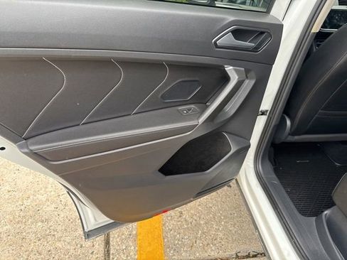 Used 2022 Volkswagen Tiguan SE AWD/4WD image 25