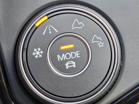 Used 2024 Volkswagen Taos SE image 13