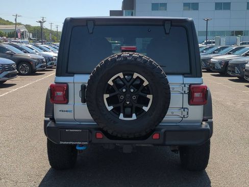 Used 2024 Jeep Wrangler Unlimited Rubicon 4xe w/ Convenience Group AWD/4WD image 4