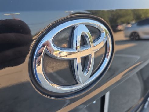 Used 2021 Toyota Highlander XLE FWD image 31
