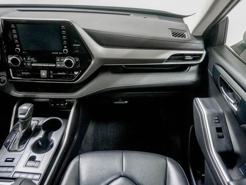 Used 2021 Toyota Highlander XLE image 31