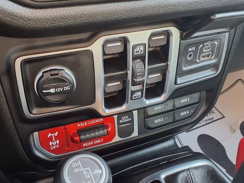 Used 2025 Jeep Wrangler Willys image 15