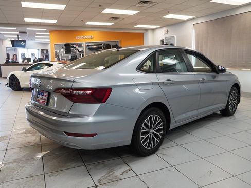 Used 2021 Volkswagen Jetta SE w/ SE Cold Weather Package image 14