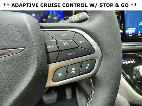 Certified 2024 Chrysler Pacifica Limited image 6