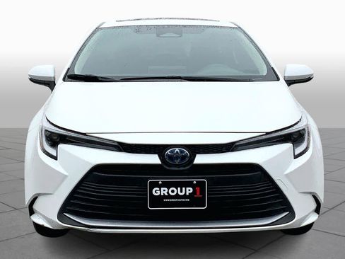 Used 2023 Toyota Corolla XLE image 3